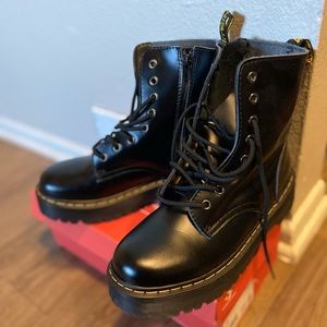 Dr. Marten’s MOLLY WOMEN'S LEATHER PLATFORM BOOTS